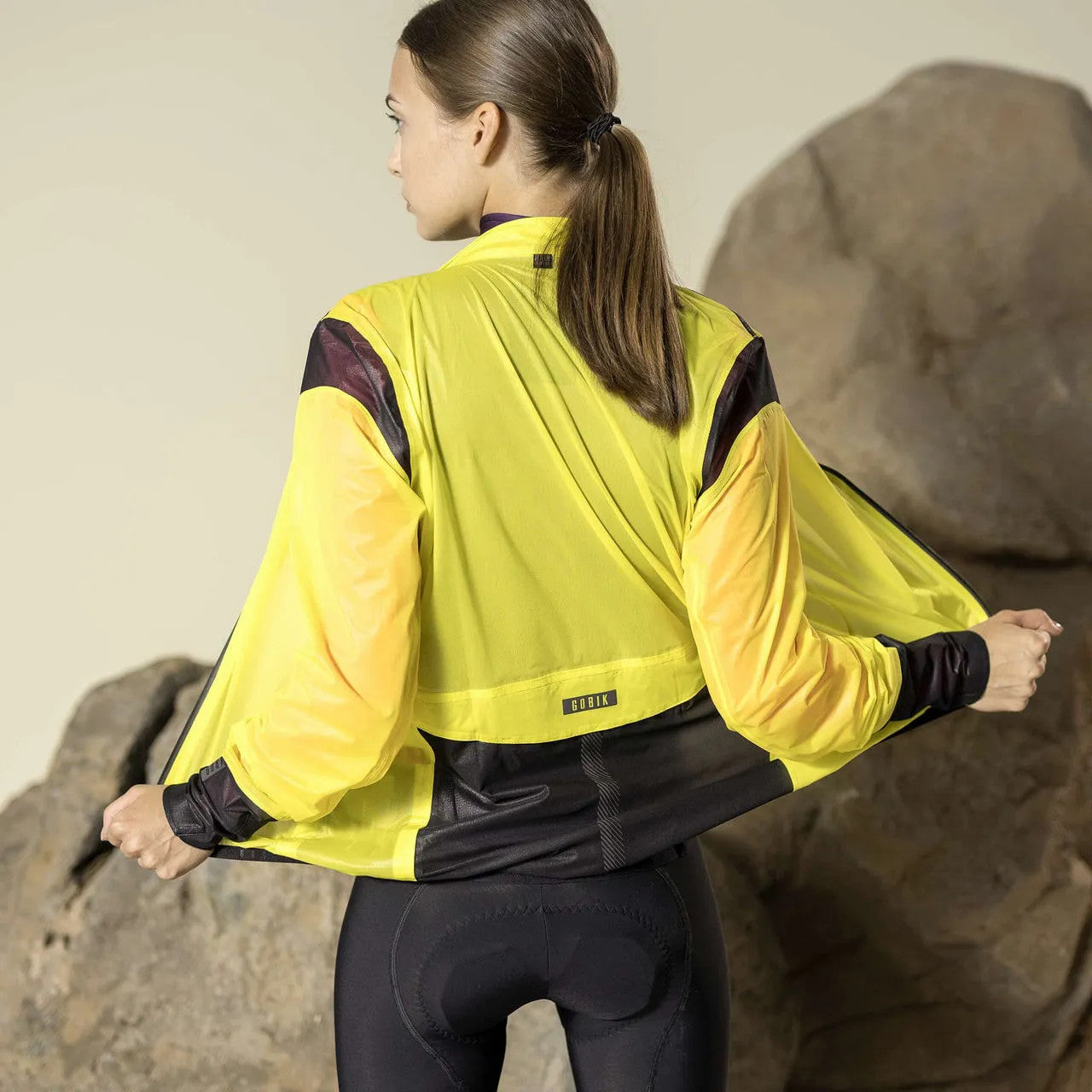 Chaqueta-ligera-impermeable-pluvia-citronel-gobik-4_1280x